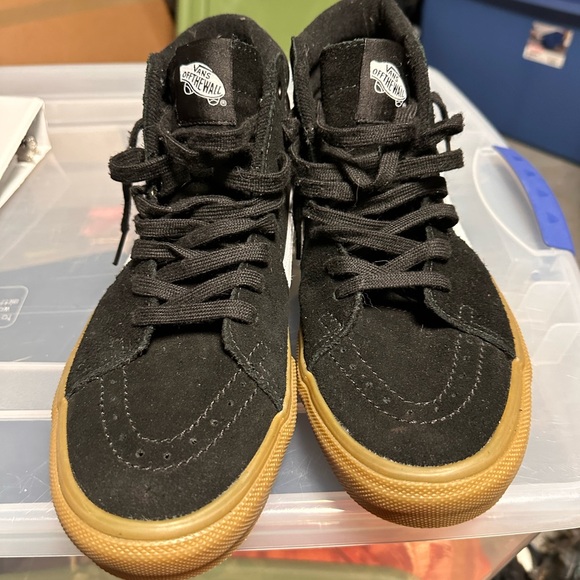 Barely worn Mid vans. There’s no box but will ship with temporary box. - Picture 1 of 5